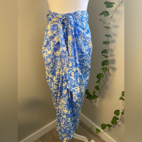 NEW Draped sarong in blue floral Blue and White Floral Halter Dress size XSmall - Picture 9 of 12